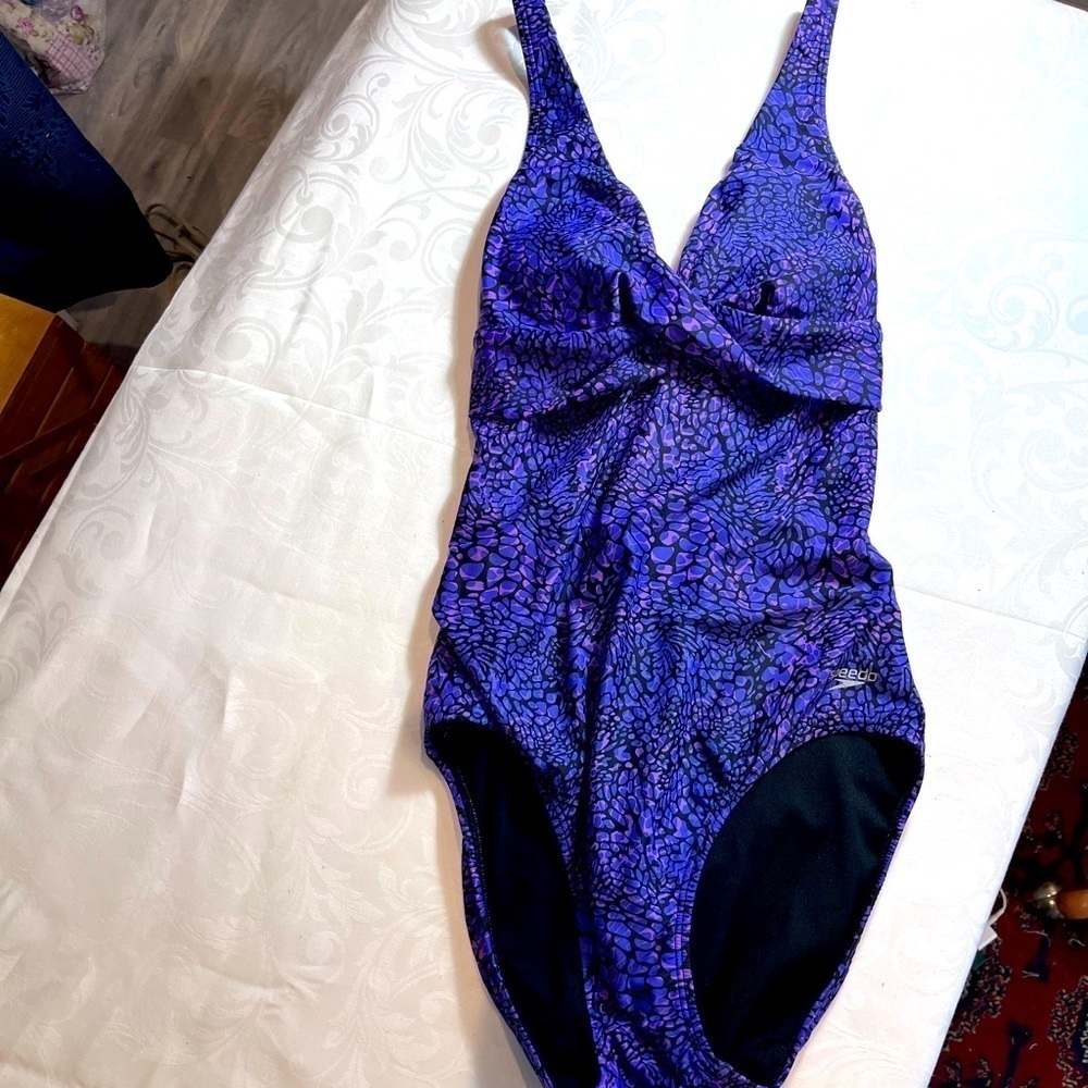 Speedo Women’s One Piece Cross Back Bathing Suit in Purple and Black Size 8